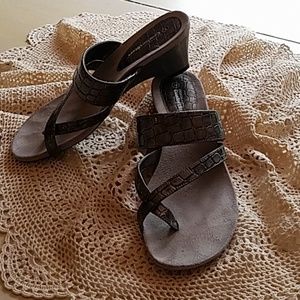 Sandles